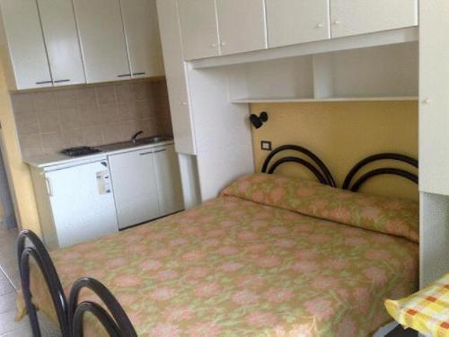 2 twin beds, 1 sofa bed