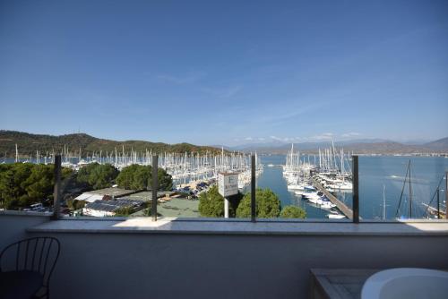 Deluxe Suite with Sea View image 5