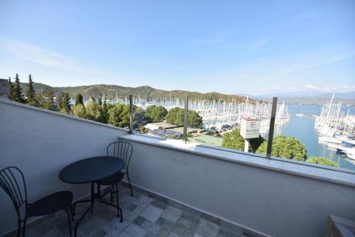 Deluxe Suite with Sea View image 4