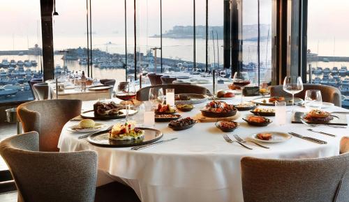 Photo 18 Wyndham Grand Istanbul Kalamış Marina Hotel