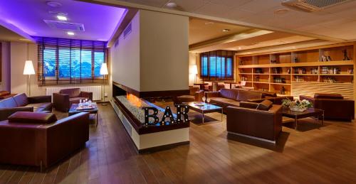 Pub/Lounge, Hotel & Spa La Collada in Castellar de nhug