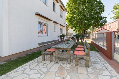 Apartment Twisting By The Private Pool - main image