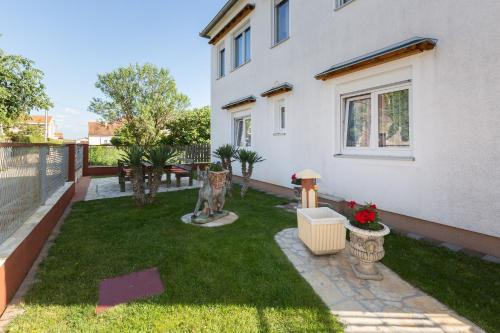 Apartment Twisting By The Private Pool - image 7