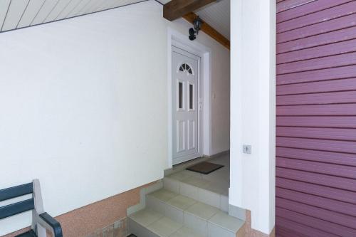 Apartment Twisting By The Private Pool - image 4