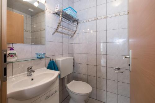 Apartment Twisting By The Private Pool - image 5