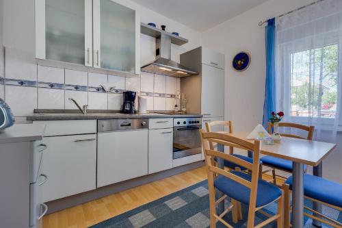 Apartment Twisting By The Private Pool - image 8