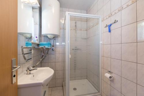 Apartment Twisting By The Private Pool - image 12