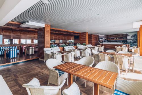 Bar/lounge, Carine Hotel Delfin in Bijela