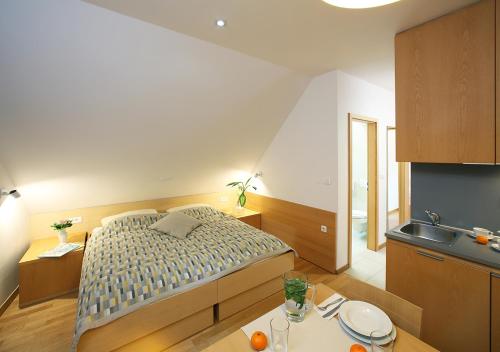2 bedrooms, 4 beds
