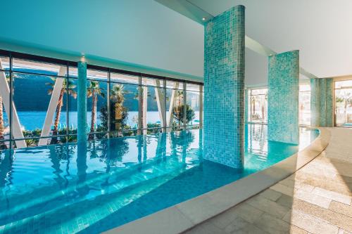 Carine Hotel Kumbor 4*