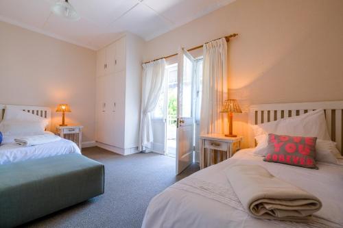 1 king bed, 2 twin beds