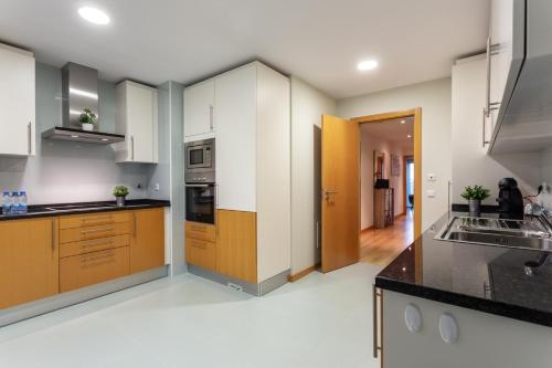 Kitchen, Privilege Apartment Galichet with Rooftop Pool, Village Marina - Olhao in Olhao