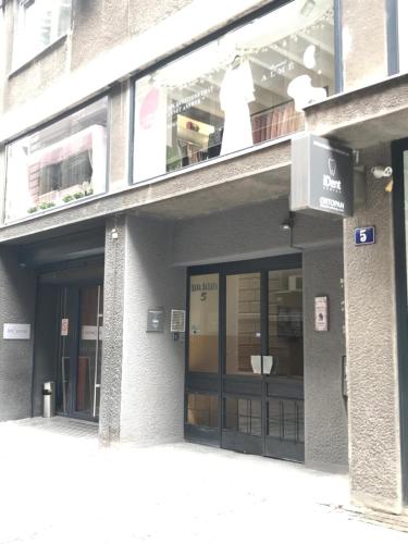 SLANNA Luxury & Modern Near the Fortress - image 8