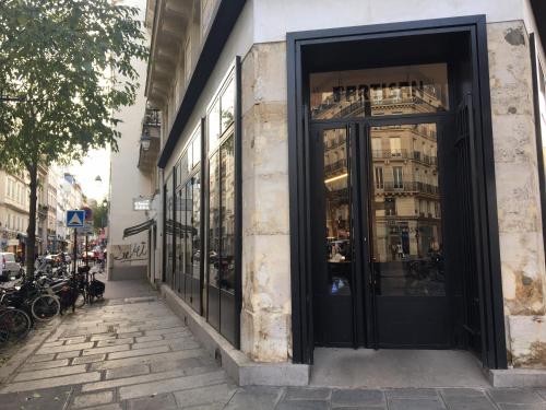 Beautiful apartment in historical Marais - image 6