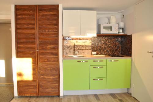 Kitchen, Aasa Apartments in Uus Maailm