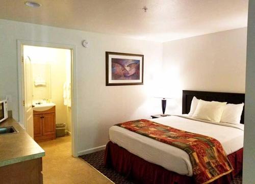 Northern Queen Inn - image 2