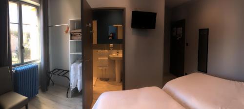 2 twin beds