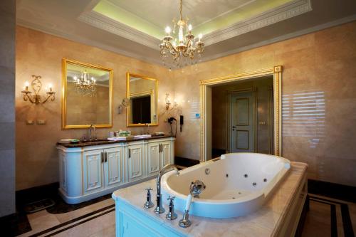 Crowne Plaza Istanbul Asia Istanbul Turkiye Otel Yorumlari Ve Fiyat Karsilastirmasi Tripadvisor