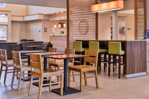 Country Inn & Suites by Radisson, Ft Atkinson, WI