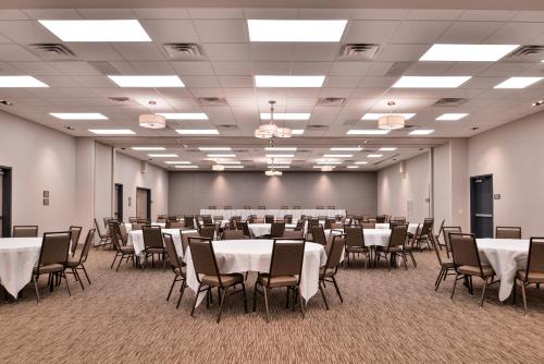 Country Inn & Suites by Radisson, Ft Atkinson, WI