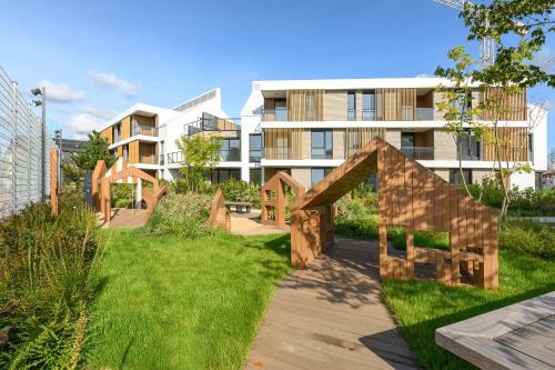 Flamingo Beach Apartment - image 3