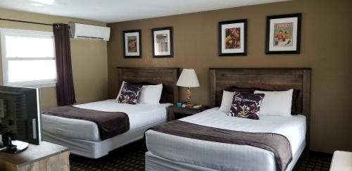 2 queen beds