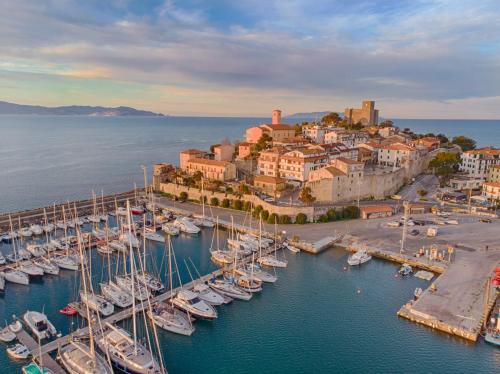  Bilocale Garibaldi nel centro di Talamone in Talamone