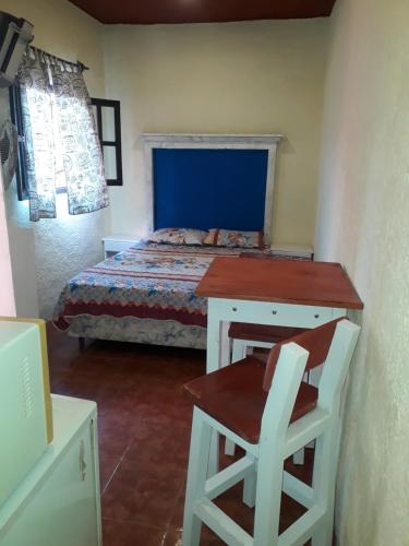 1 double bed, 2 twin beds