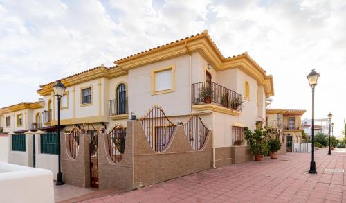 Zunanjost, Casa Loli in El Tomillar