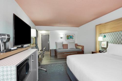 Holiday Inn Roanoke Airport - Conference CTR, an IHG Hotel