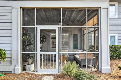 Charming Condo - 3 Miles to Cherry Grove Beach!