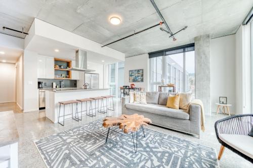 Q21 Condos near คฤหาสน์พิทท็อค