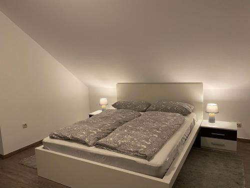 1 queen bed, 1 sofa bed