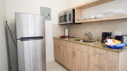 Kitchen, Soleado Hotel near Galleria