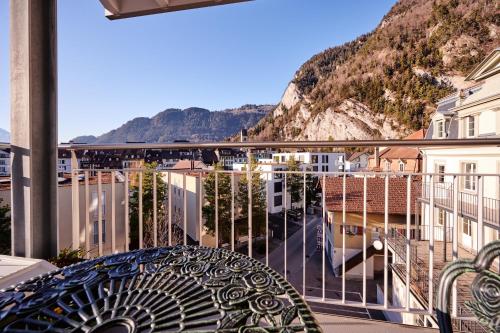 City Center Apartment with Mountain View