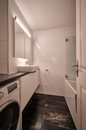 City Center Apartment with Mountain View - image 13