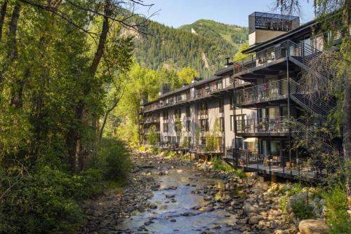 Chateau Roaring Fork Unit 35, Newly Updated Condo, 4 Blocks From Aspen Mountain