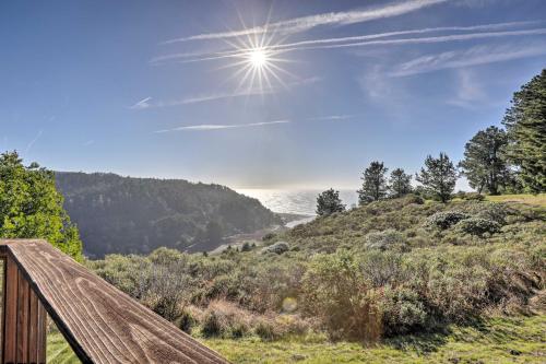 Romantic Ridgetop Escape with Hot Tub Near Mendocino - image 3