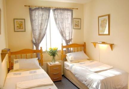 St. George's Lodge - image 7