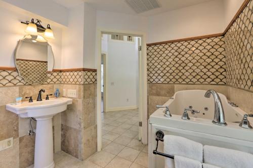 Refurbished 5000 Sq Ft Home with Coast Views and Pool - image 2