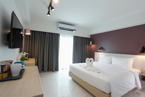 Port Canary Hotel near Suvarnabhumi Outdoor Market
