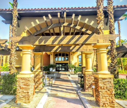 Holiday Inn Express & Suites Rancho Mirage - Palm Spgs Area, an IHG Hotel