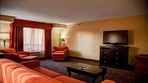 Holiday Inn Express Tyler South an IHG Hotel - image 12
