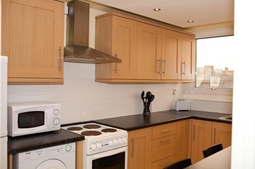 Victoria Centre Apartments in the Shopping Centre - Nottingham City Centre - Cook as you would at Home - image 11
