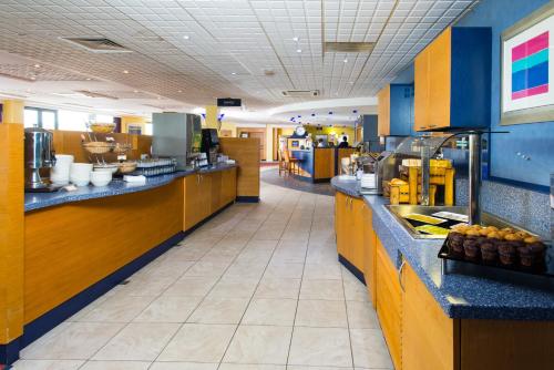 Food and beverages, Holiday Inn Express Bradford City Centre in Bradford