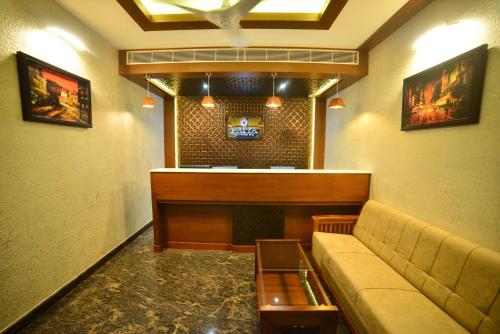 Vestabils, Hotel Priya in Kottakkal