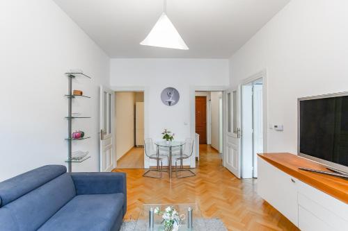 Luxury Residence Bilkova 17 with private garage for normal-sized cars