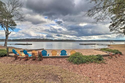 Home Overlooking Lake Oconee with Resort Amenities! - image 6