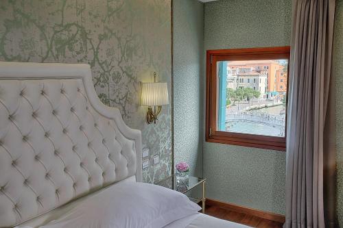 Deluxe Double or Twin Room with Canal View