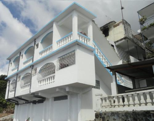 Exterior view, Oceanis Hotel in Mutsamudu